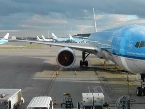 KLM。